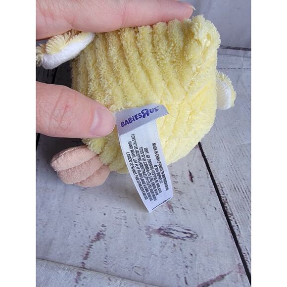 Babies R Us Yellow White Penguin Rattle Plush Baby Infant Toy Lovey 5" RARE - Picture 7 of 9